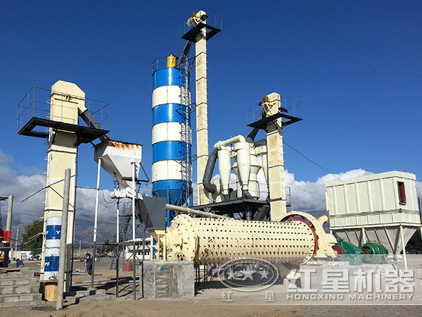 球磨機(jī)現(xiàn)場(chǎng)工作圖 球磨機(jī)現(xiàn)場(chǎng)工作圖