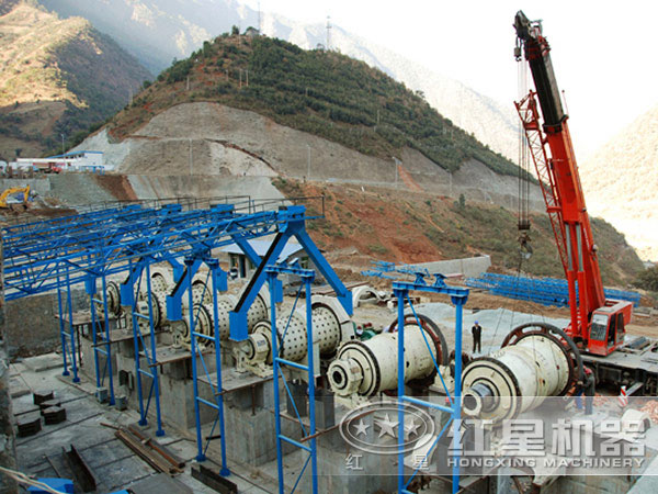 研磨機現(xiàn)場工作圖 研磨機現(xiàn)場工作圖