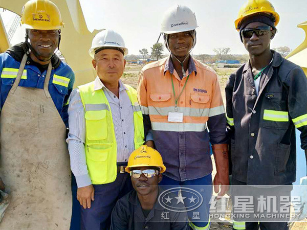 紅星機(jī)器技術(shù)人員現(xiàn)場指導(dǎo) 紅星機(jī)器技術(shù)人員現(xiàn)場指導(dǎo)