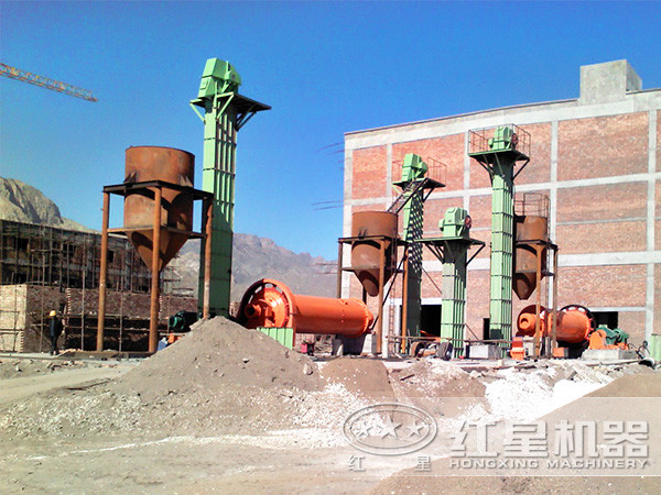 干式球磨機(jī)現(xiàn)場工作圖 干式球磨機(jī)現(xiàn)場工作圖