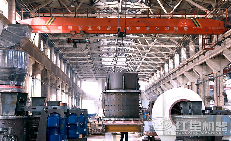 復(fù)合式破碎機(jī)的生產(chǎn)車(chē)間