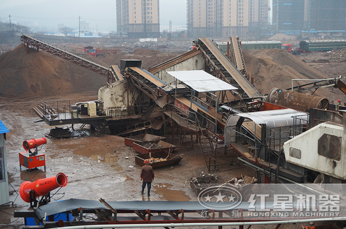 移動粉碎機加工現(xiàn)場 移動粉碎機加工現(xiàn)場