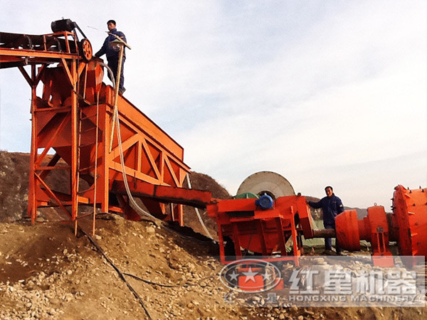 大型干式磁選機作業(yè)現(xiàn)場 大型干式磁選機作業(yè)現(xiàn)場