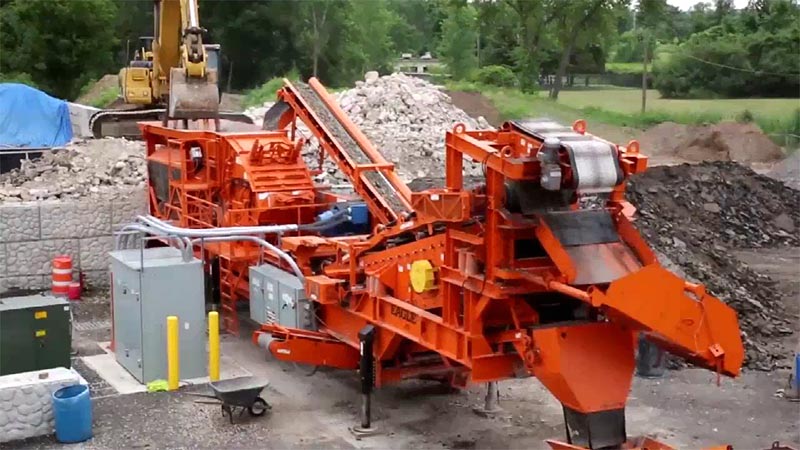 建筑垃圾碎石處置現(xiàn)場(chǎng)