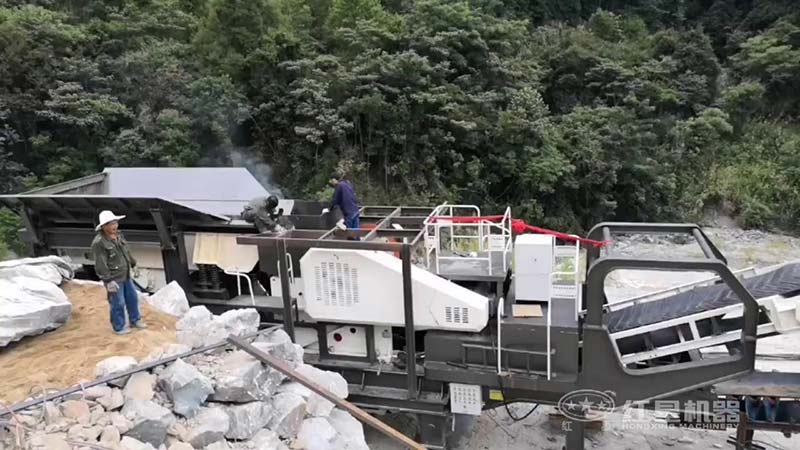 移動(dòng)式建筑垃圾處理生產(chǎn)線現(xiàn)場(chǎng)